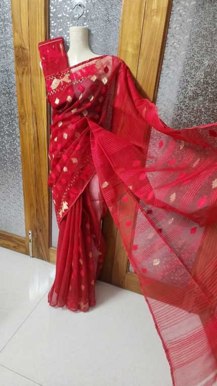 Dhakai jamdani saree