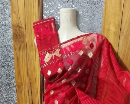 Dhakai jamdani saree