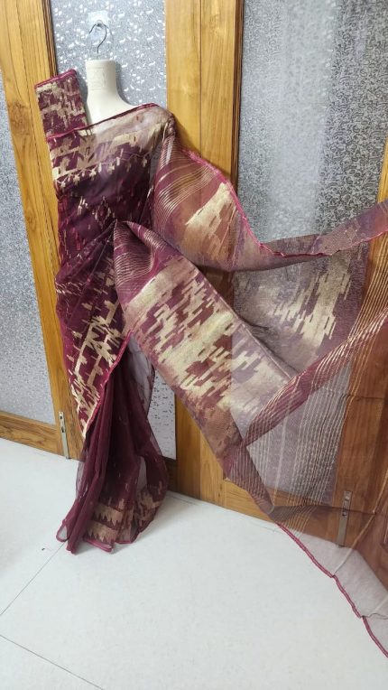 Dhakai jamdani saree