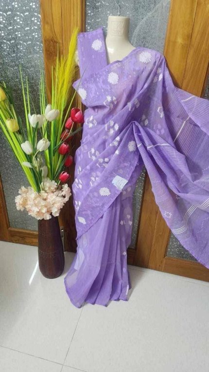 Dhakai jamdani saree