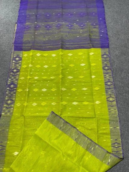 Dhakai jamdani Saree