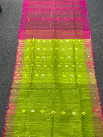 Dhakai jamdani Saree