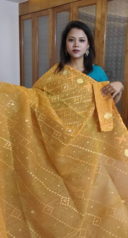 Dhakai jamdani saree