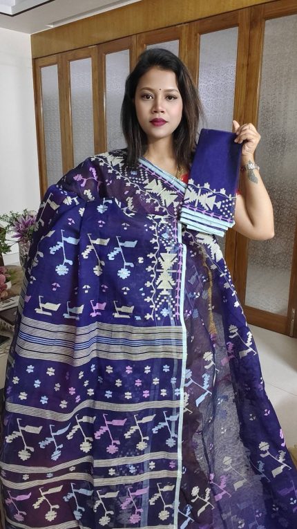 Dhakai jamdani saree