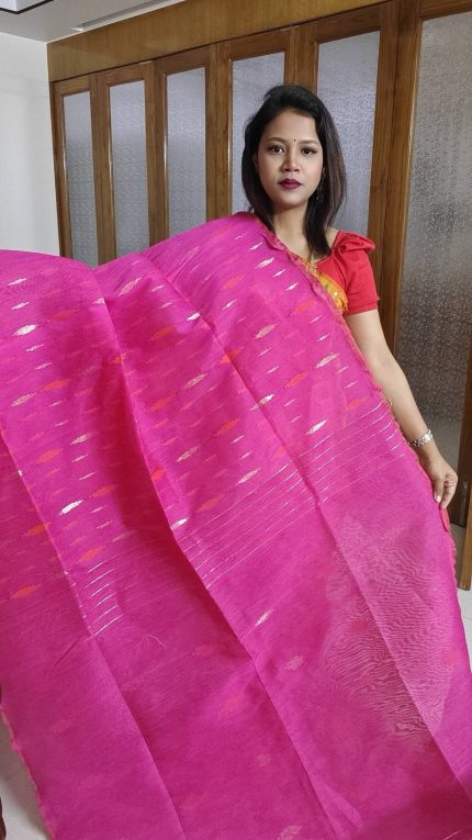 Dhakai jamdani saree