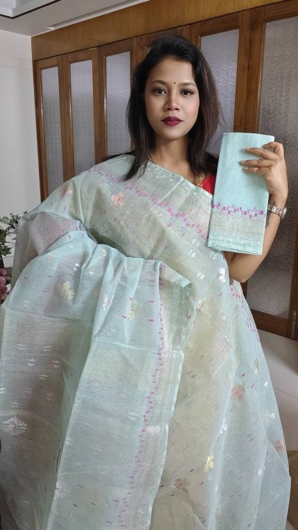 Dhakai jamdani saree
