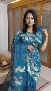 Dhakai jamdani saree