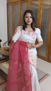 Dhakai jamdani saree